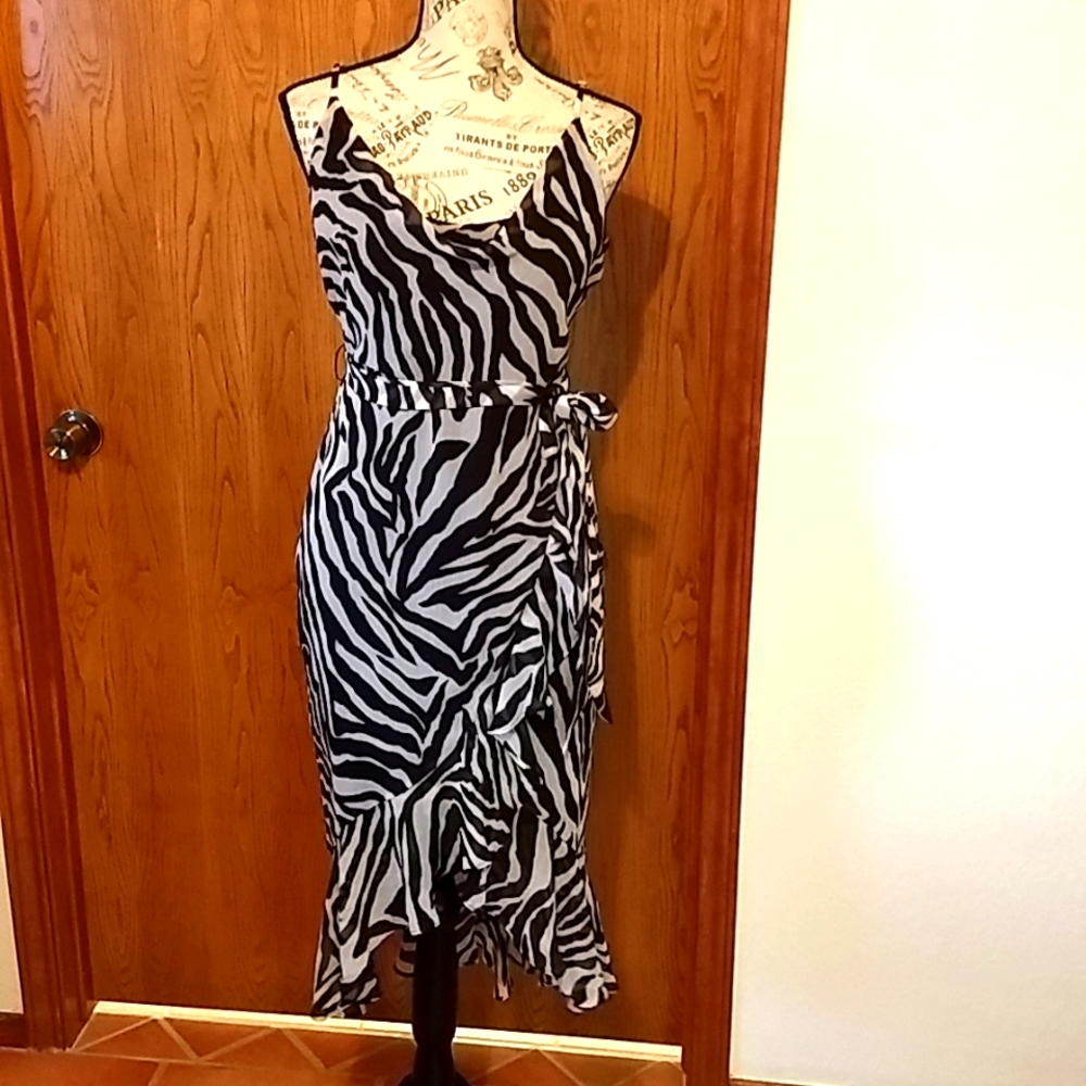 WHBM 👗H/P 7-25👗High-low Animal Print Dress